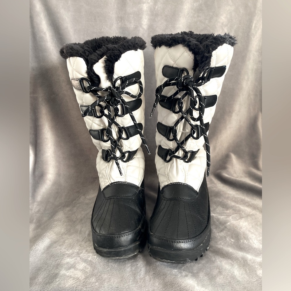 Rugged Outback snow boots